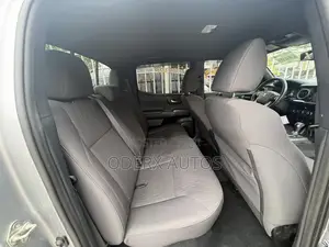 Toyota Tacoma SR5 2017 Silver