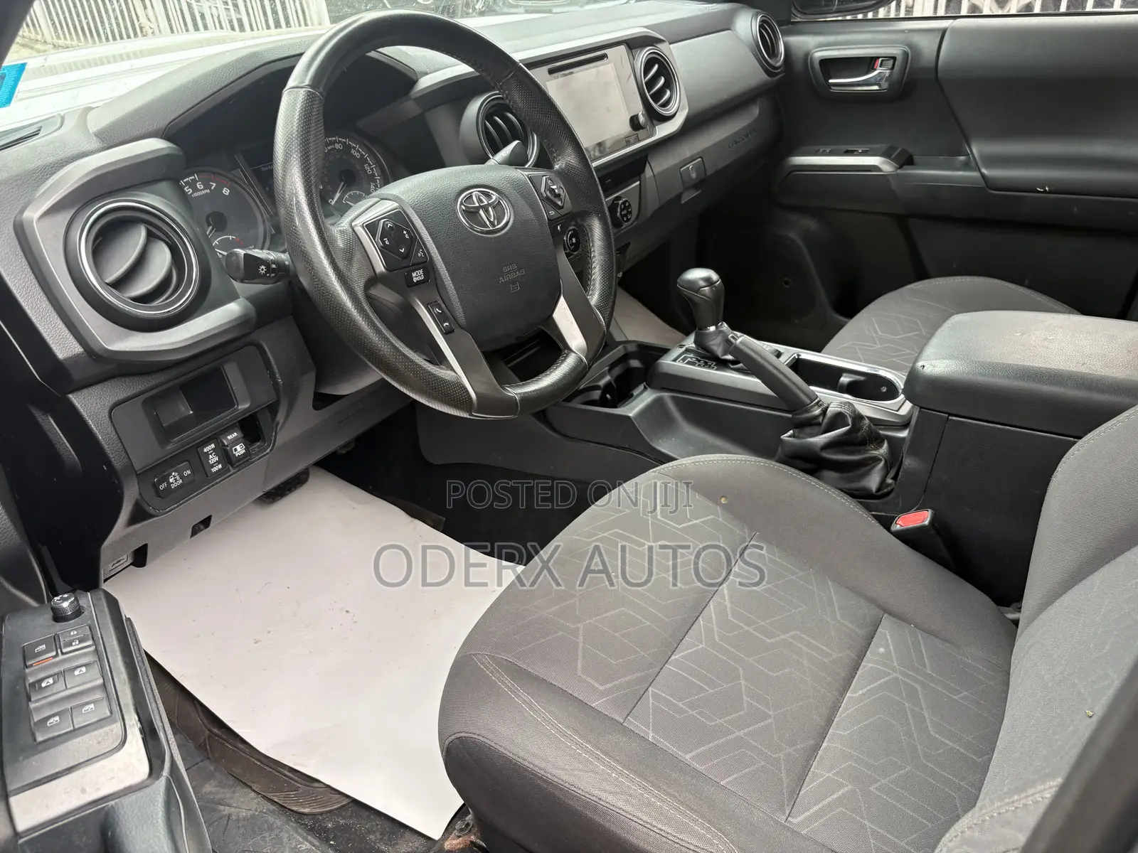 Toyota Tacoma SR5 2017 Silver