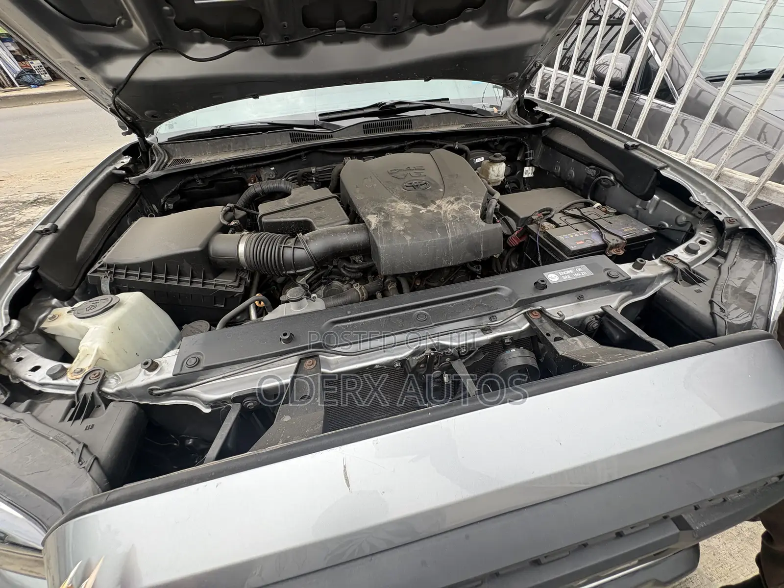 Toyota Tacoma SR5 2017 Silver