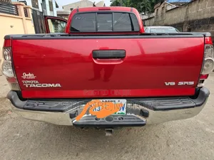 Toyota Tacoma 2015 Red
