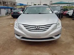 Hyundai Sonata SE 2.0T Sedan FWD (2.0L 4cyl 6A) 2013 Silver
