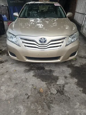 Toyota Camry 2011 Gold