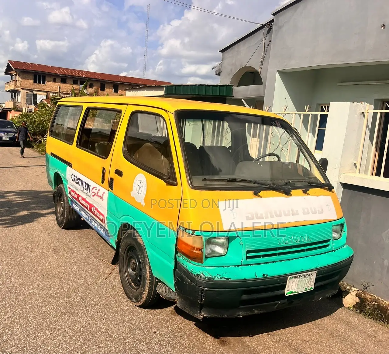 Toyota HiAce 1999 Yellow