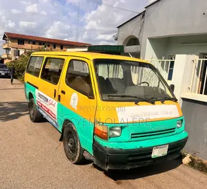 Toyota HiAce 1999 Yellow
