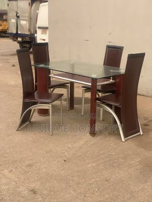 Top Quality 4 Seaters Tampered Glass Top Dining Set