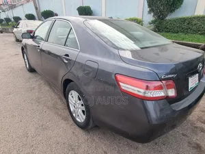 Toyota Camry Base 4dr Sedan (2.5L 4cyl 6M) 2010 Gray