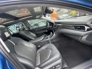 Toyota Camry XLE FWD 2020 Blue