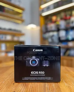 CANON EOS R50 With RF-s 18-45mm Lens