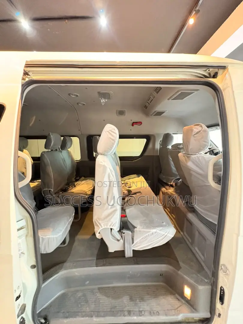 New Bus 2025 White