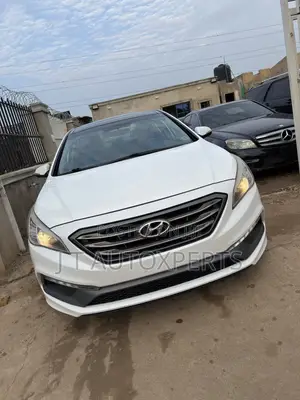 Hyundai Sonata Sport 4dr Sedan (2.4L 4cyl 6A) 2015 White