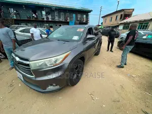 Toyota Highlander Limited 4dr SUV (3.5L 6cyl 6A) 2015