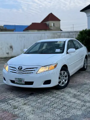 Toyota Camry LE V6 4dr Sedan (3.5L 6cyl 6AM) 2010 White