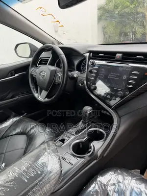 Toyota Camry XLE FWD (2.5L 4cyl 8AM) 2018 Silver