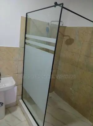 Features Crystal-Clear Tempered Safety Glass, Polished Anti-Rust Metal