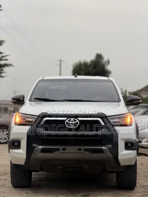 Toyota Hilux 2023 White
