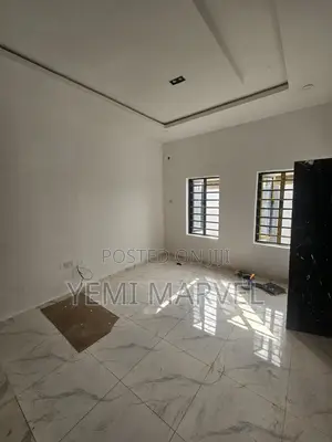 2bdrm Block of Flats in Adeoje Estate, Akala for rent