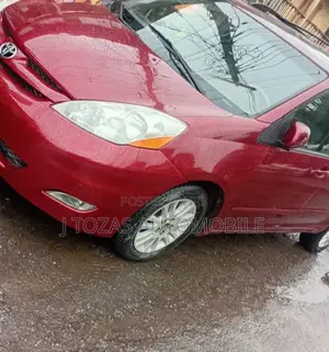 Toyota Sienna 2006 Red