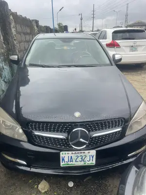 Mercedes-Benz C300 Luxury Sedan AWD (3.0L 6cyl 7A) 2009 Black