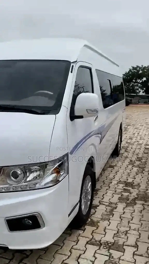 New Bus 2025 White
