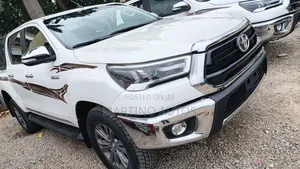 Toyota Hilux 2021 White