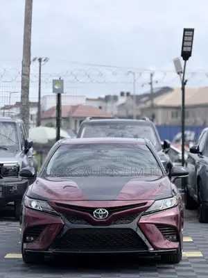 Toyota Camry SE FWD (2.5L 4cyl 8AM) 2018 Burgundy