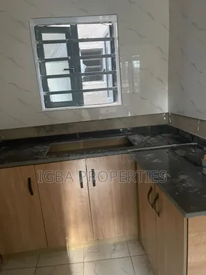 2bdrm Block of Flats in Mende for rent