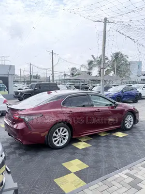 Toyota Camry SE FWD (2.5L 4cyl 8AM) 2018 Burgundy