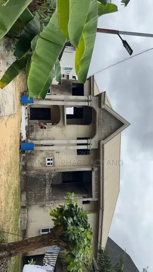 6bdrm Mansion in Oteyi Garden Estate, Satellite Town for sale
