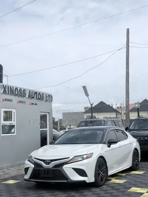 Toyota Camry XSE FWD (2.5L 4cyl 8AM) 2018 White