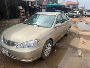 Toyota Camry 2005 Gold