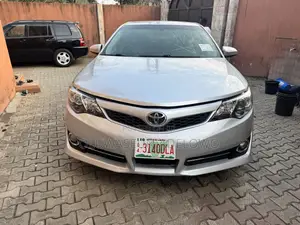 Toyota Camry SE 4dr Sedan (2.5L 4cyl 6A) 2014 Silver