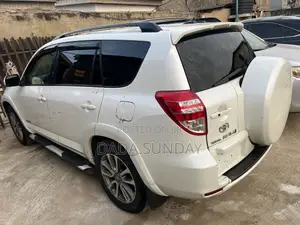 Toyota RAV4 2010 White