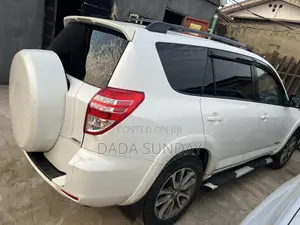 Toyota RAV4 2010 White