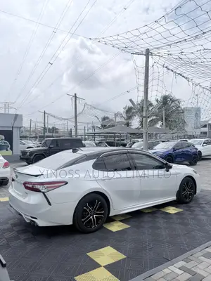 Toyota Camry XSE FWD (2.5L 4cyl 8AM) 2018 White