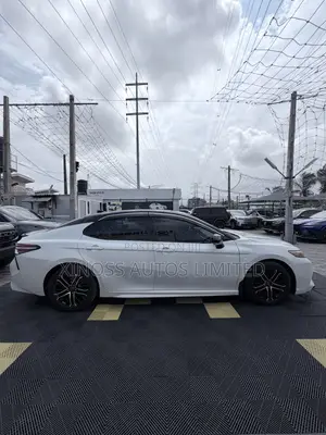 Toyota Camry XSE FWD (2.5L 4cyl 8AM) 2018 White