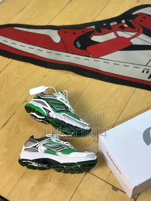 Saucony "PROGRID Triumph 4/|\Omni 9" Sneakers