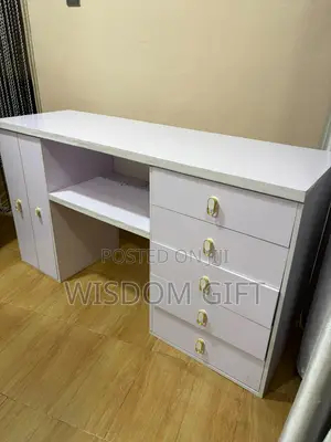 Neatly Use Multi Door Nail Tech Table. Storage Capacity, Design Layout