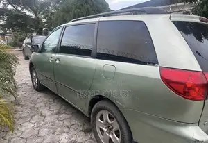 Toyota Sienna LE 2008 Green