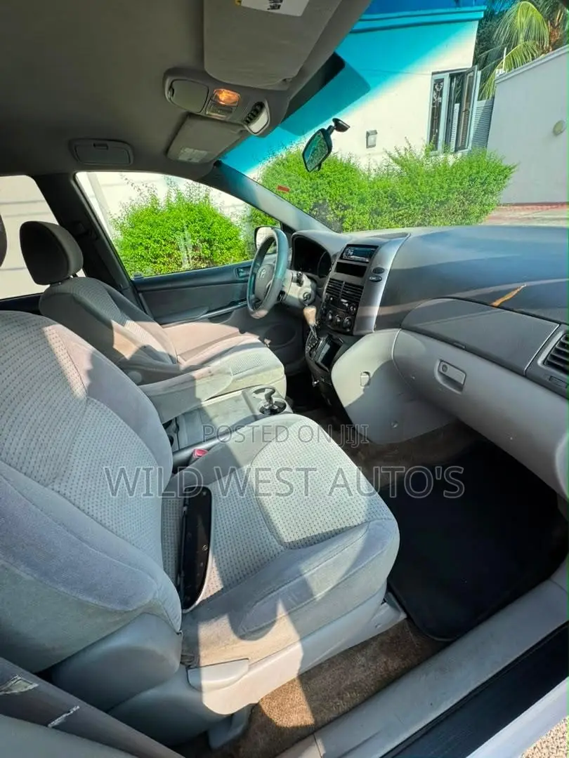 Toyota Sienna 2006 White