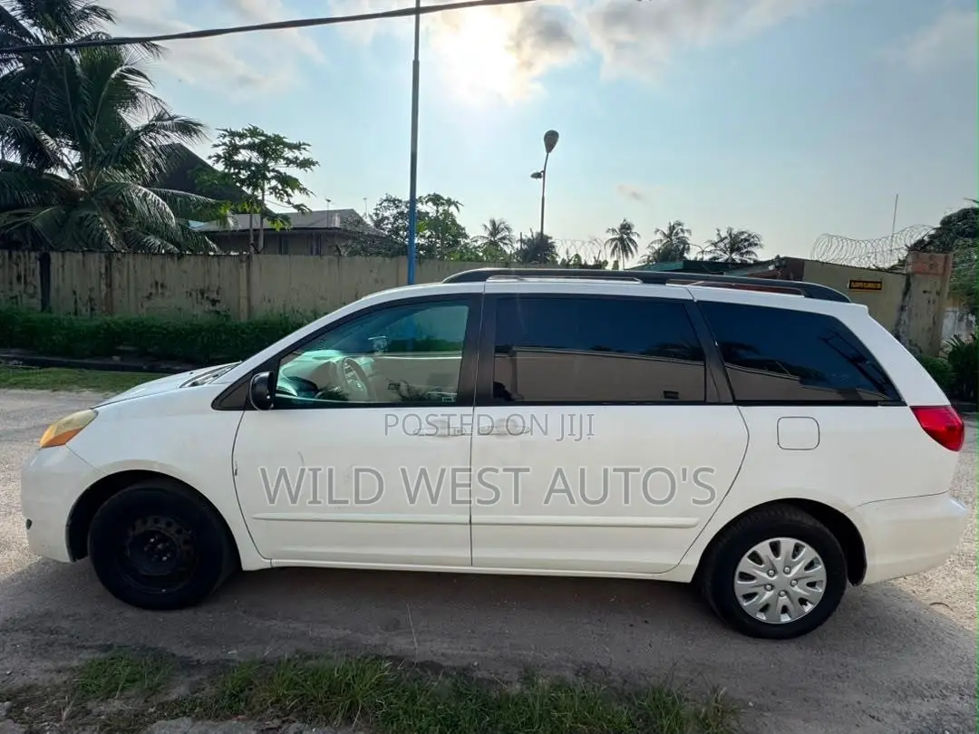 Toyota Sienna 2006 White