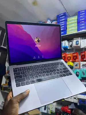 Laptop Apple MacBook Pro 2017 16GB Intel Core i7 SSD 512GB