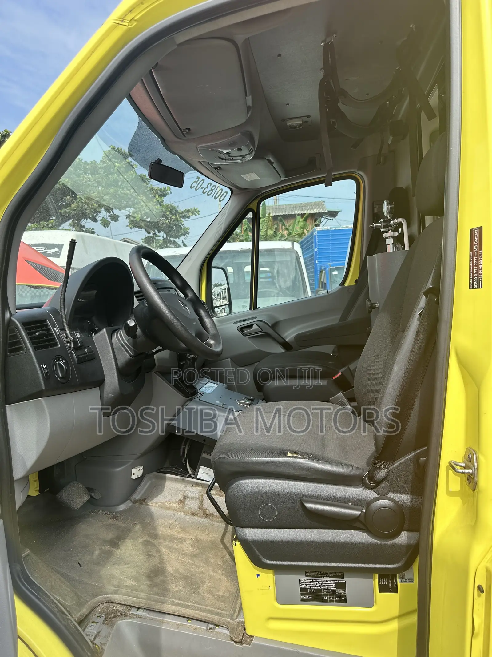 Mercedes-Benz Sprinter 2017 Yellow