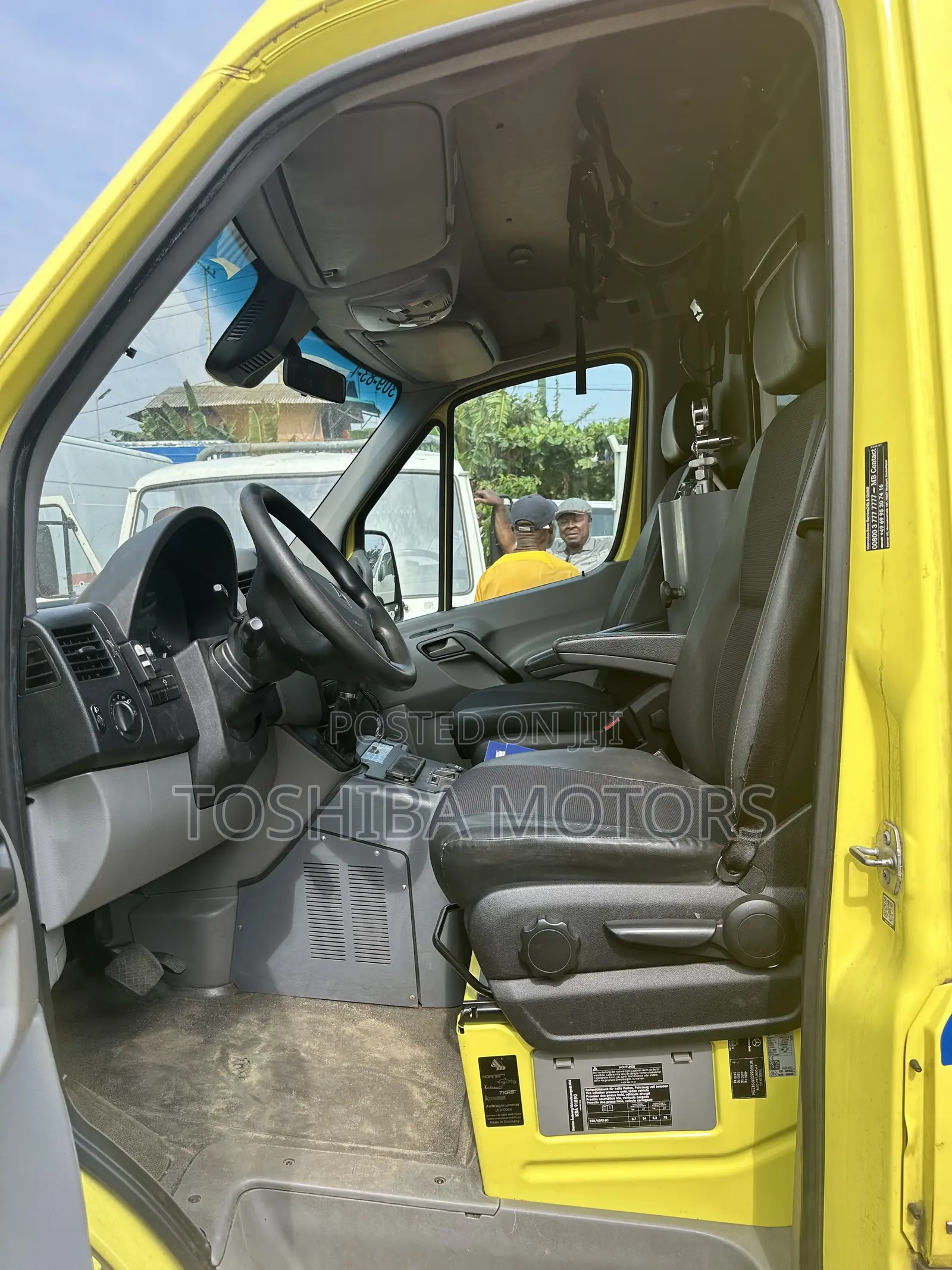 Mercedes-Benz Sprinter 2017 Yellow