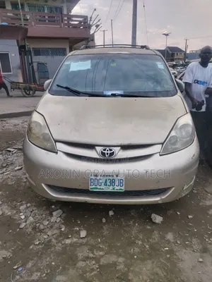 Toyota Sienna 2006 Gold