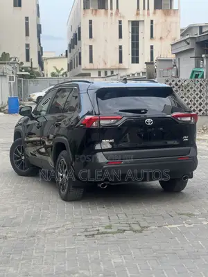 Toyota RAV4 XLE AWD 2019 Black