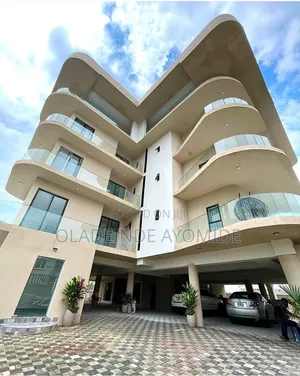 3bdrm Apartment in Lekki Phase1 for sale