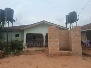 5bdrm Bungalow in Daylight Property, Benin City for sale
