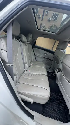 Toyota Venza 2010 White