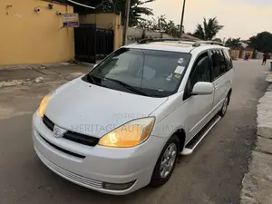 Toyota Sienna XLE FWD 2006 White