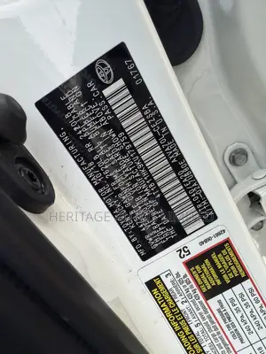Toyota Camry SE (2.5L 4cyl 8A) 2019 White